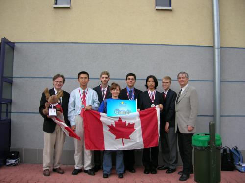 IOI 2005 team from Canada: Gordon Cormack (with mascot), Richard Peng, Simon Parent, IOI Guide, Aidin Kashigar, Qiyu Zhu, Graeme Kemkes, and Ian Munro