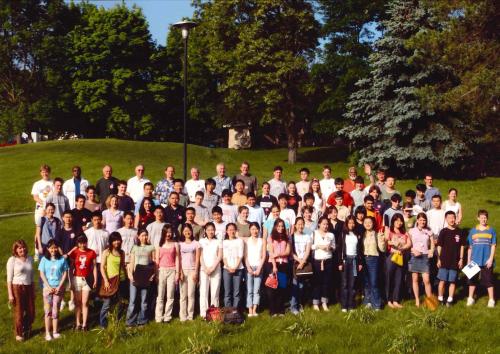 Tsimerman (with his hand raised in row 4) at the 2004 June Seminar 